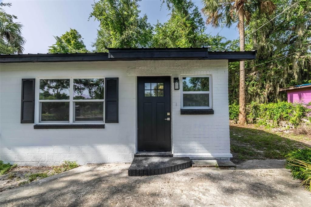 Active With Contract: $160,000 (2 beds, 1 baths, 840 Square Feet)