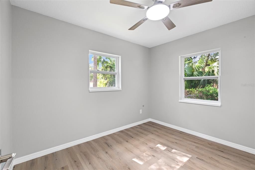 Active With Contract: $160,000 (2 beds, 1 baths, 840 Square Feet)