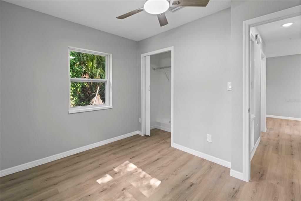 Active With Contract: $160,000 (2 beds, 1 baths, 840 Square Feet)