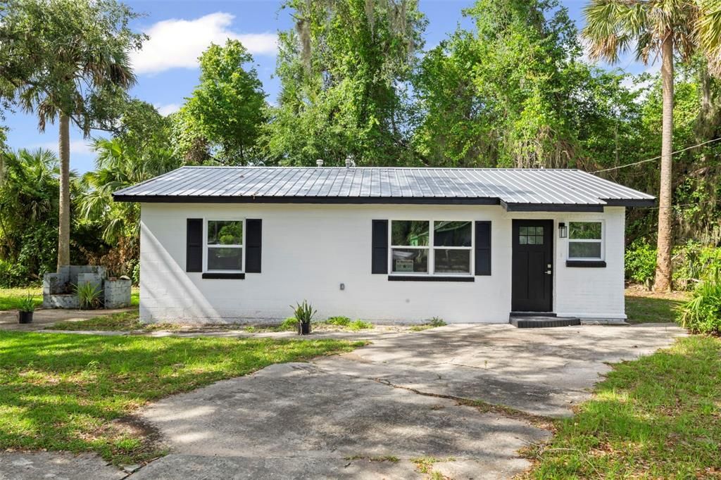 Active With Contract: $160,000 (2 beds, 1 baths, 840 Square Feet)