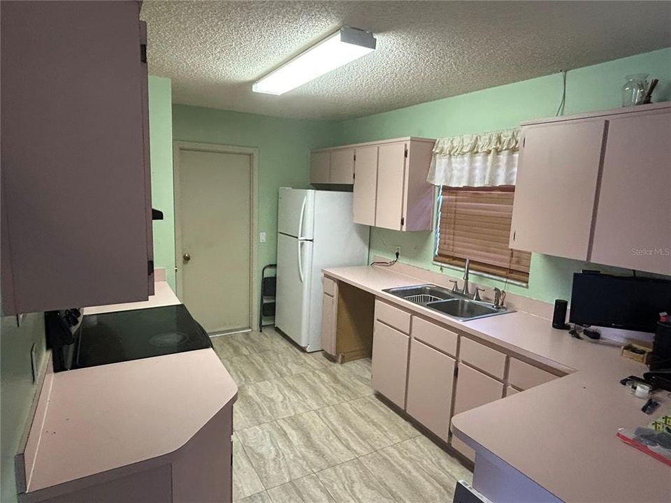 Active With Contract: $200,000 (2 beds, 2 baths, 1159 Square Feet)