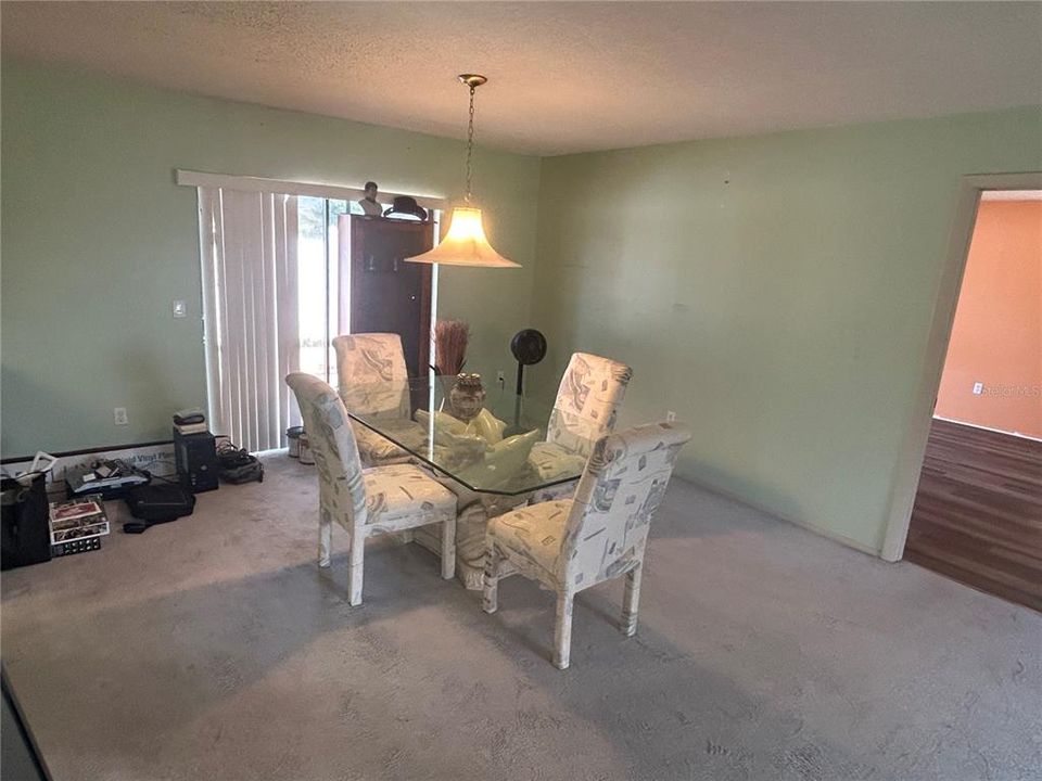 Active With Contract: $200,000 (2 beds, 2 baths, 1159 Square Feet)