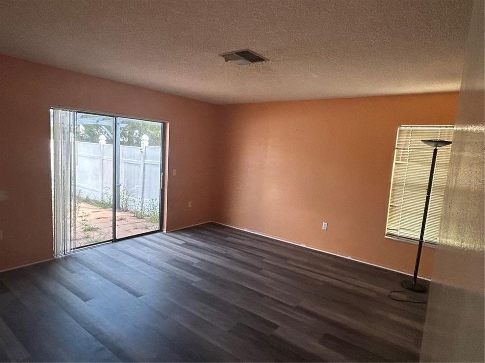 Active With Contract: $200,000 (2 beds, 2 baths, 1159 Square Feet)