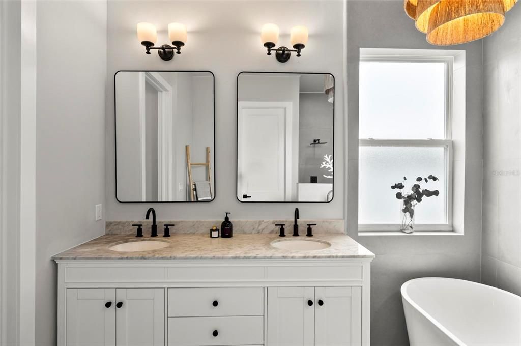 На продажу: $639,000 (3 спален, 2 ванн, 1587 Квадратных фут)