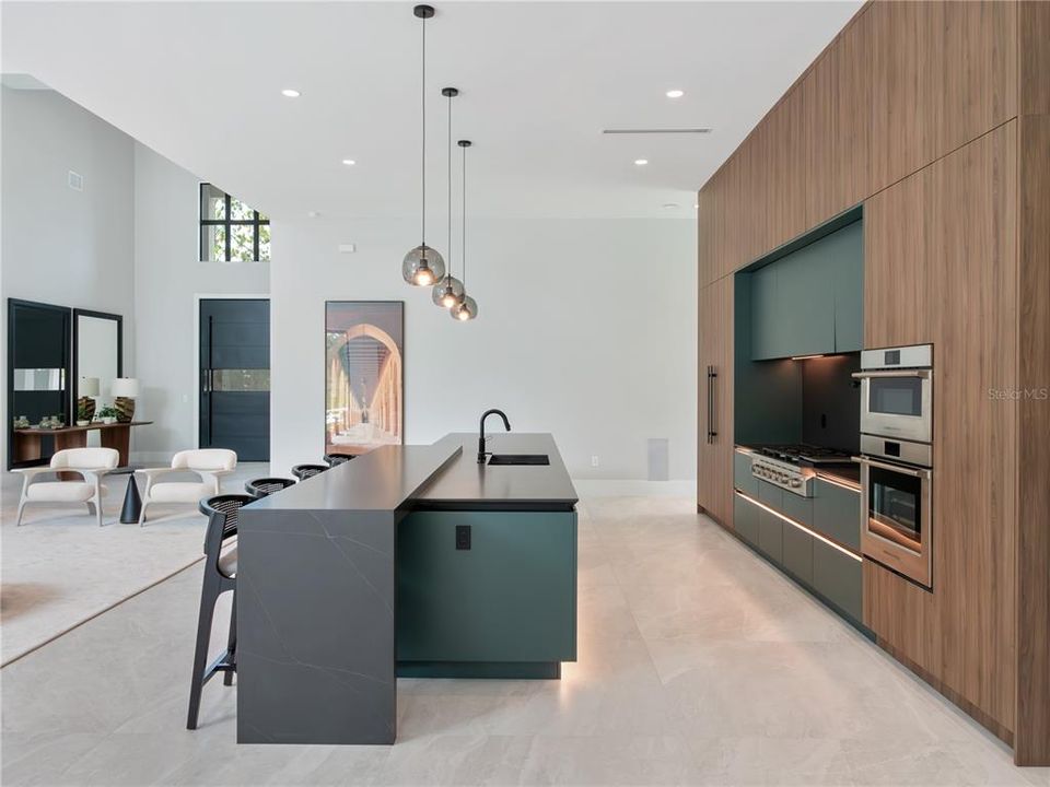 For Sale: $4,849,000 (5 beds, 6 baths, 6407 Square Feet)