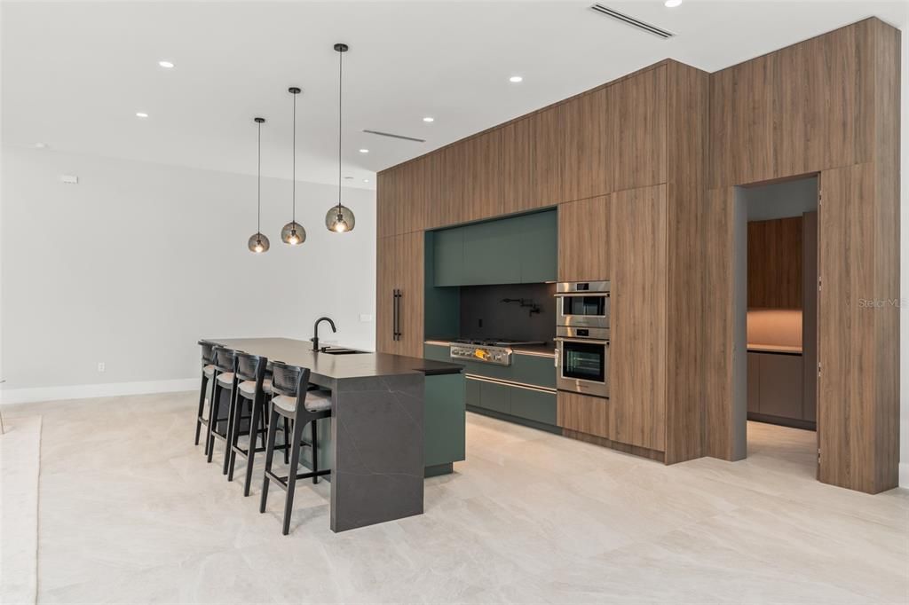 For Sale: $4,849,000 (5 beds, 6 baths, 6407 Square Feet)