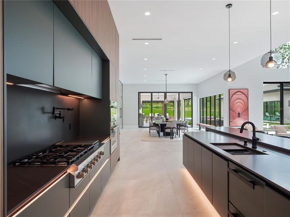 For Sale: $4,849,000 (5 beds, 6 baths, 6407 Square Feet)