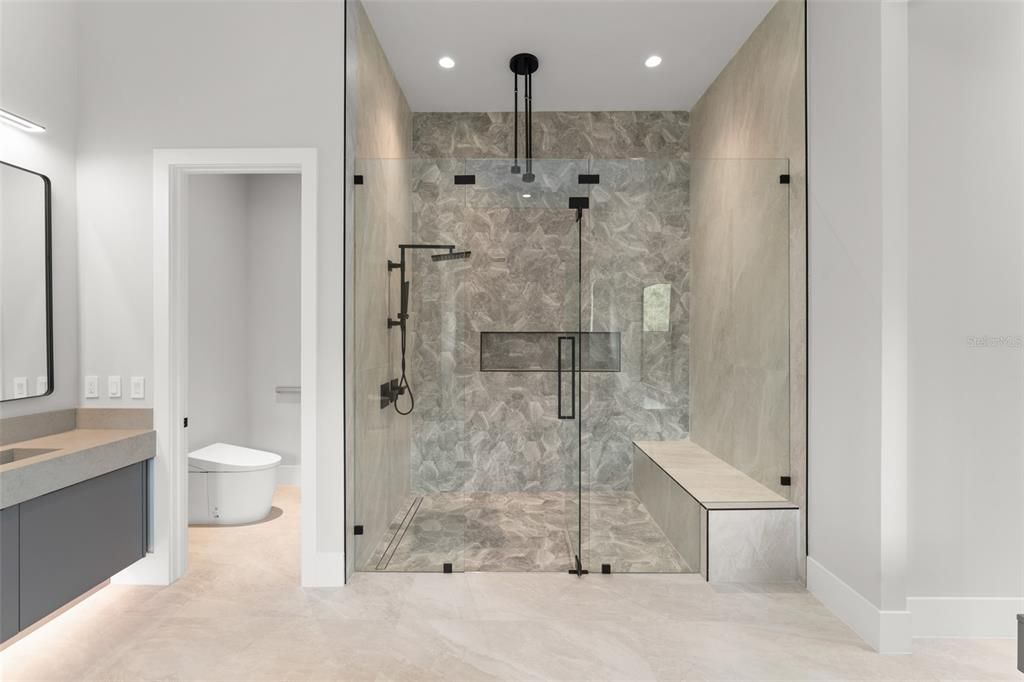 For Sale: $4,849,000 (5 beds, 6 baths, 6407 Square Feet)