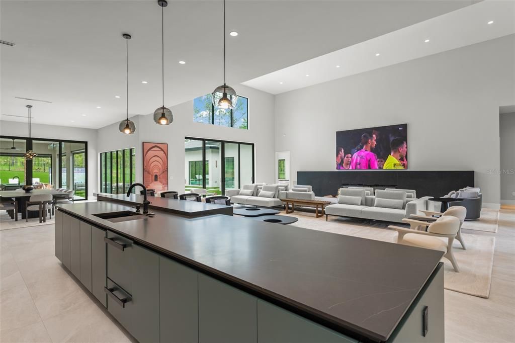 For Sale: $4,849,000 (5 beds, 6 baths, 6407 Square Feet)