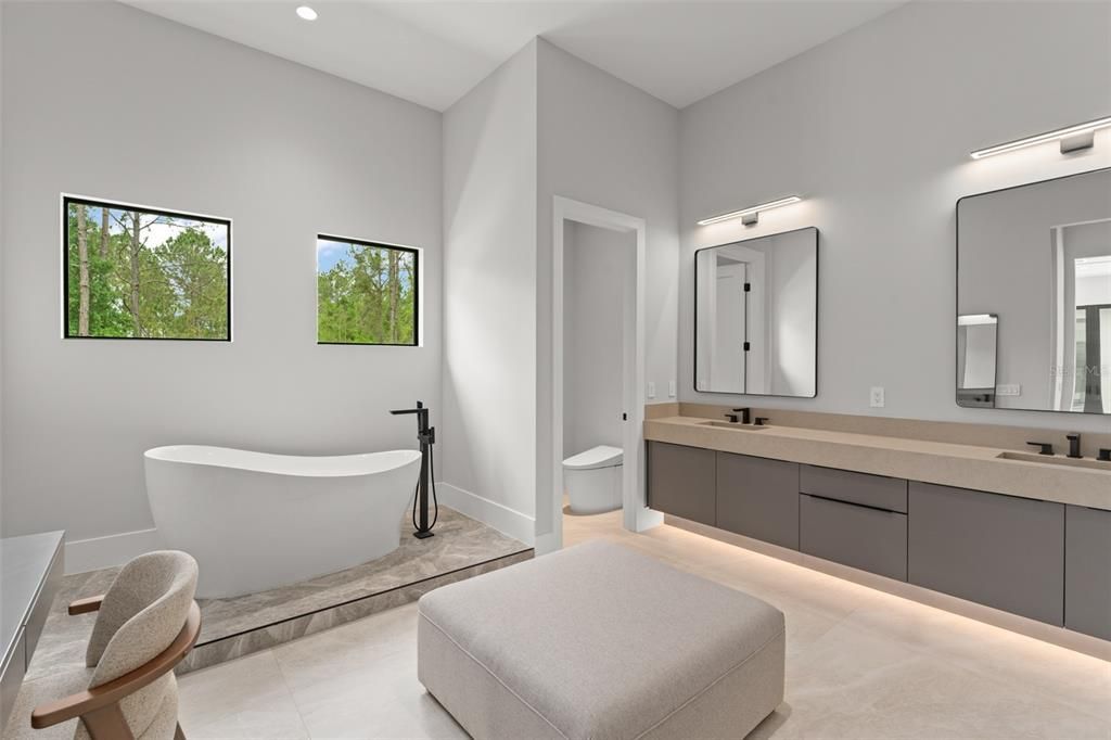 For Sale: $4,849,000 (5 beds, 6 baths, 6407 Square Feet)