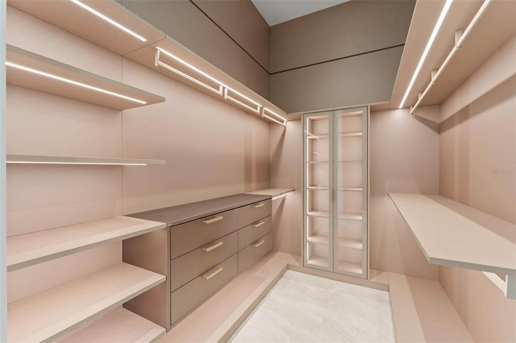 For Sale: $4,849,000 (5 beds, 6 baths, 6407 Square Feet)