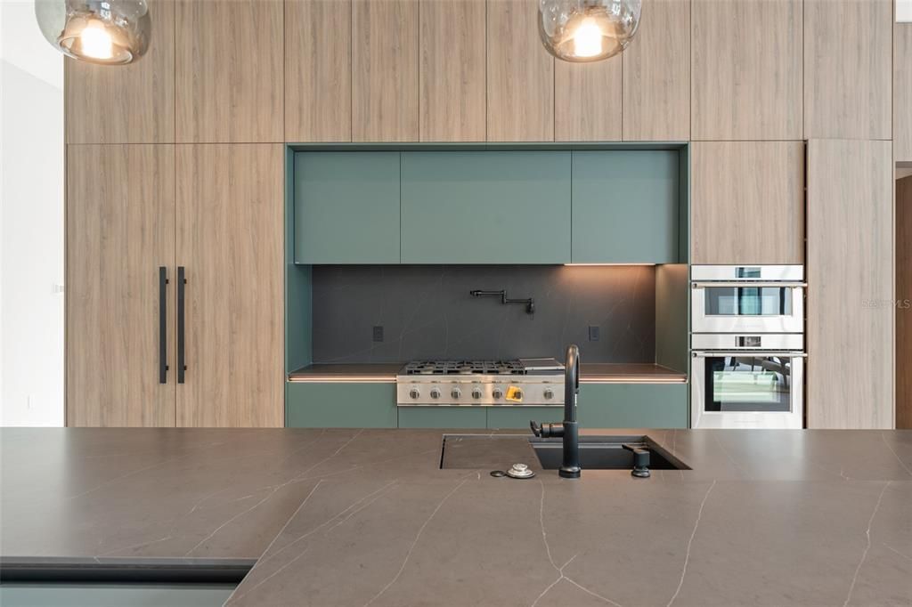 For Sale: $4,849,000 (5 beds, 6 baths, 6407 Square Feet)