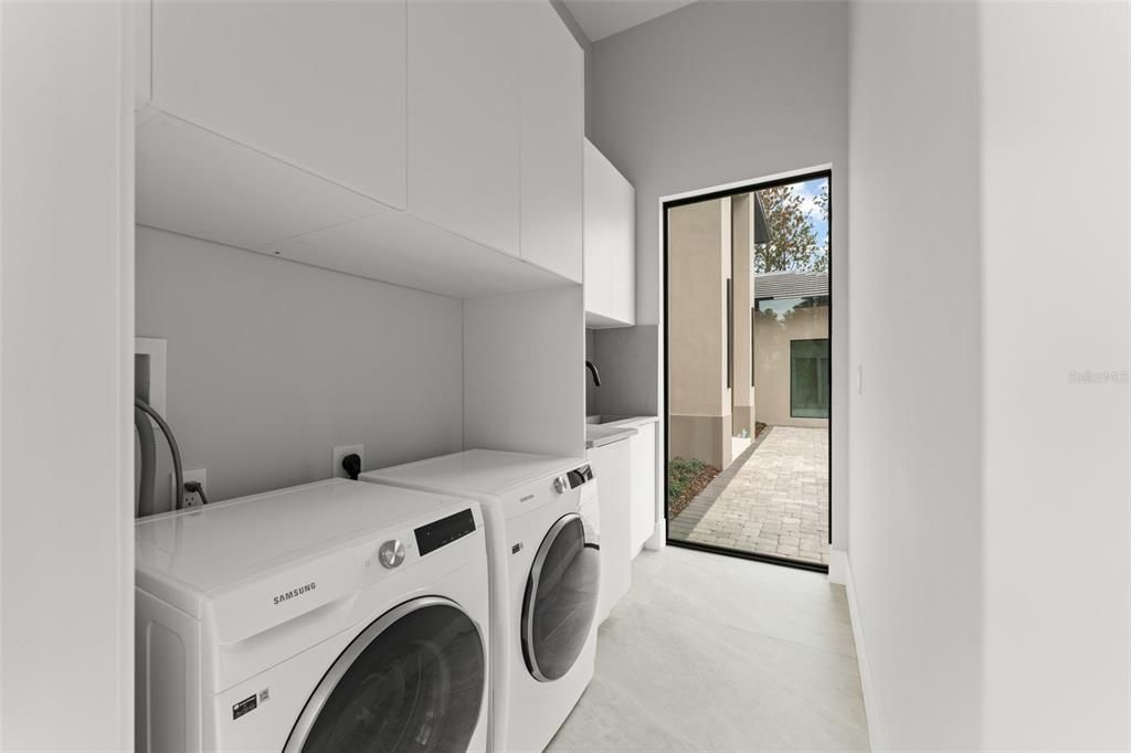 For Sale: $4,849,000 (5 beds, 6 baths, 6407 Square Feet)