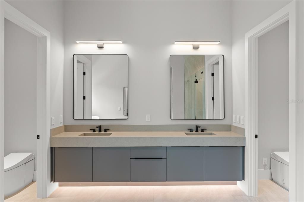 For Sale: $4,849,000 (5 beds, 6 baths, 6407 Square Feet)