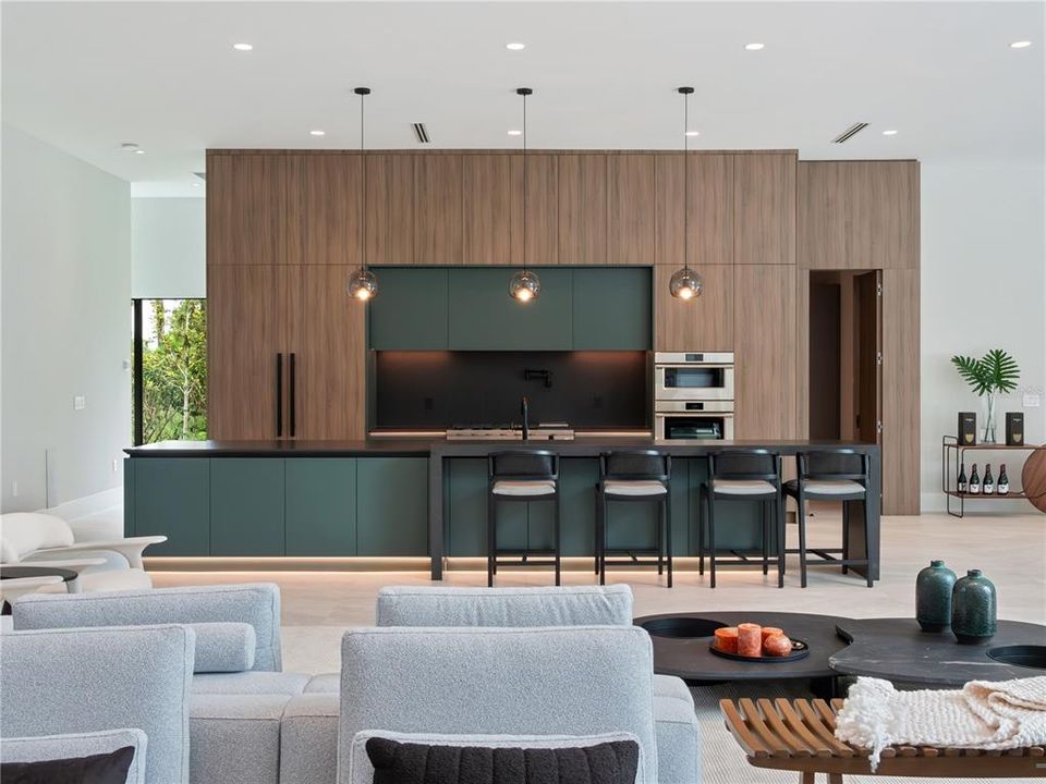 For Sale: $4,849,000 (5 beds, 6 baths, 6407 Square Feet)