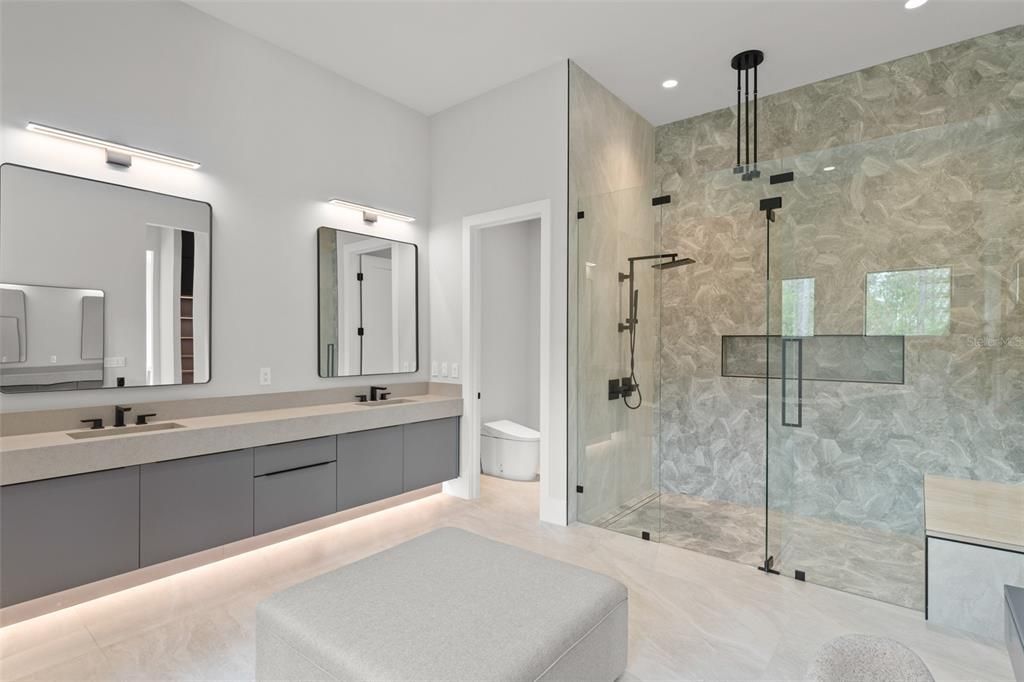 For Sale: $4,849,000 (5 beds, 6 baths, 6407 Square Feet)