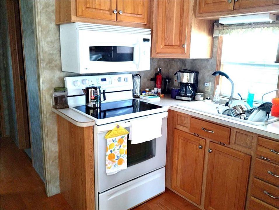 合同活跃: $98,900 (1 贝兹, 1 浴室, 432 平方英尺)