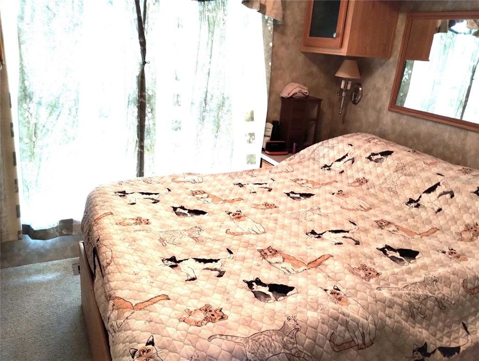 合同活跃: $98,900 (1 贝兹, 1 浴室, 432 平方英尺)