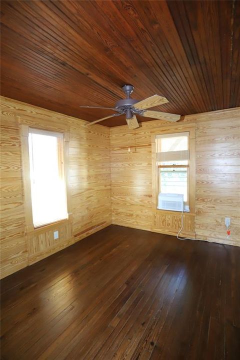 For Sale: $760,000 (2 beds, 1 baths, 1506 Square Feet)