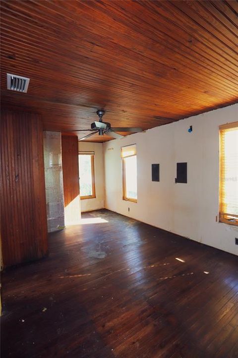 For Sale: $760,000 (2 beds, 1 baths, 1506 Square Feet)