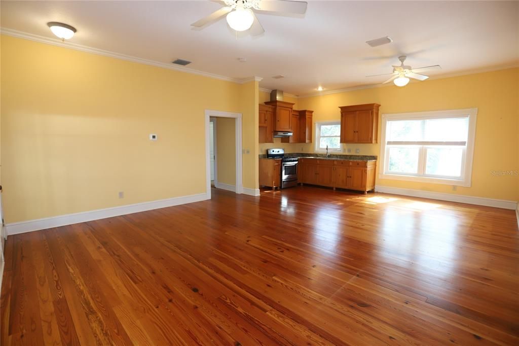 For Sale: $760,000 (2 beds, 1 baths, 1506 Square Feet)