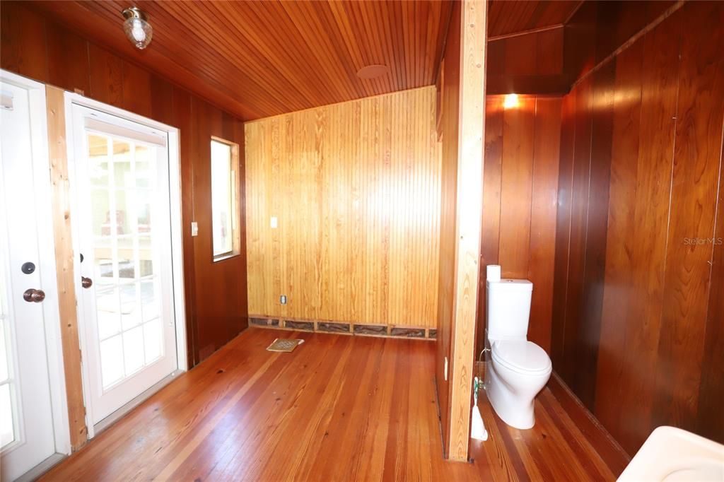 For Sale: $760,000 (2 beds, 1 baths, 1506 Square Feet)