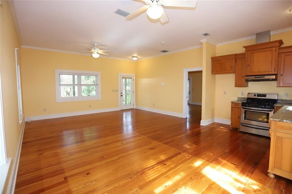 For Sale: $760,000 (2 beds, 1 baths, 1506 Square Feet)