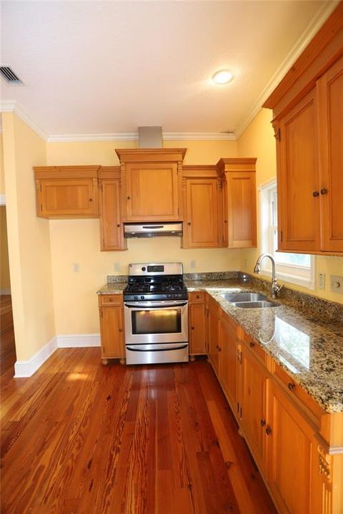 For Sale: $760,000 (2 beds, 1 baths, 1506 Square Feet)