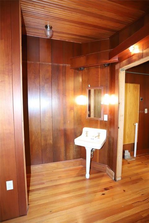 For Sale: $760,000 (2 beds, 1 baths, 1506 Square Feet)