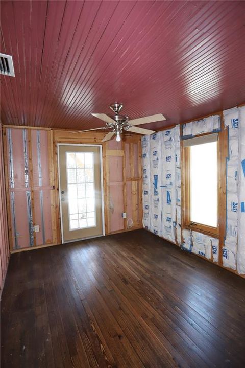 For Sale: $760,000 (2 beds, 1 baths, 1506 Square Feet)