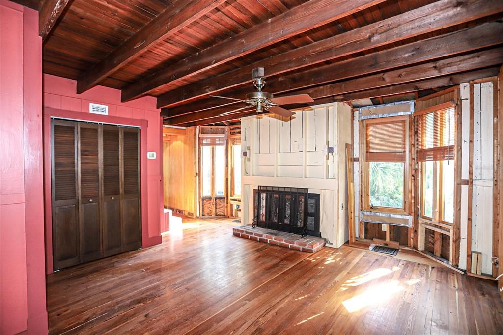 For Sale: $760,000 (2 beds, 1 baths, 1506 Square Feet)