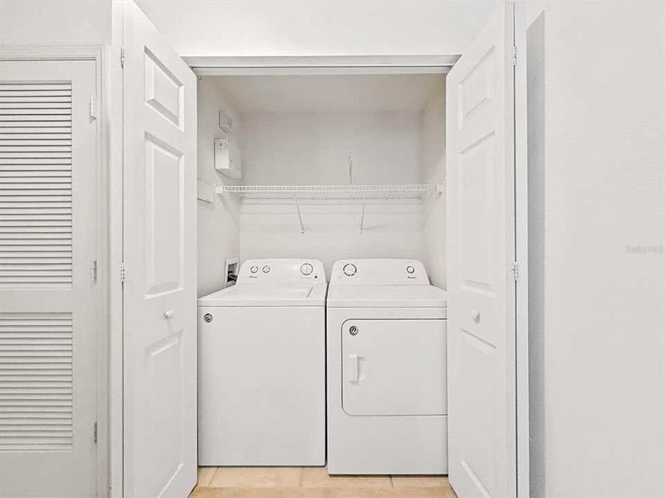 Под контрактом: $345,000 (3 спален, 3 ванн, 1961 Квадратных фут)