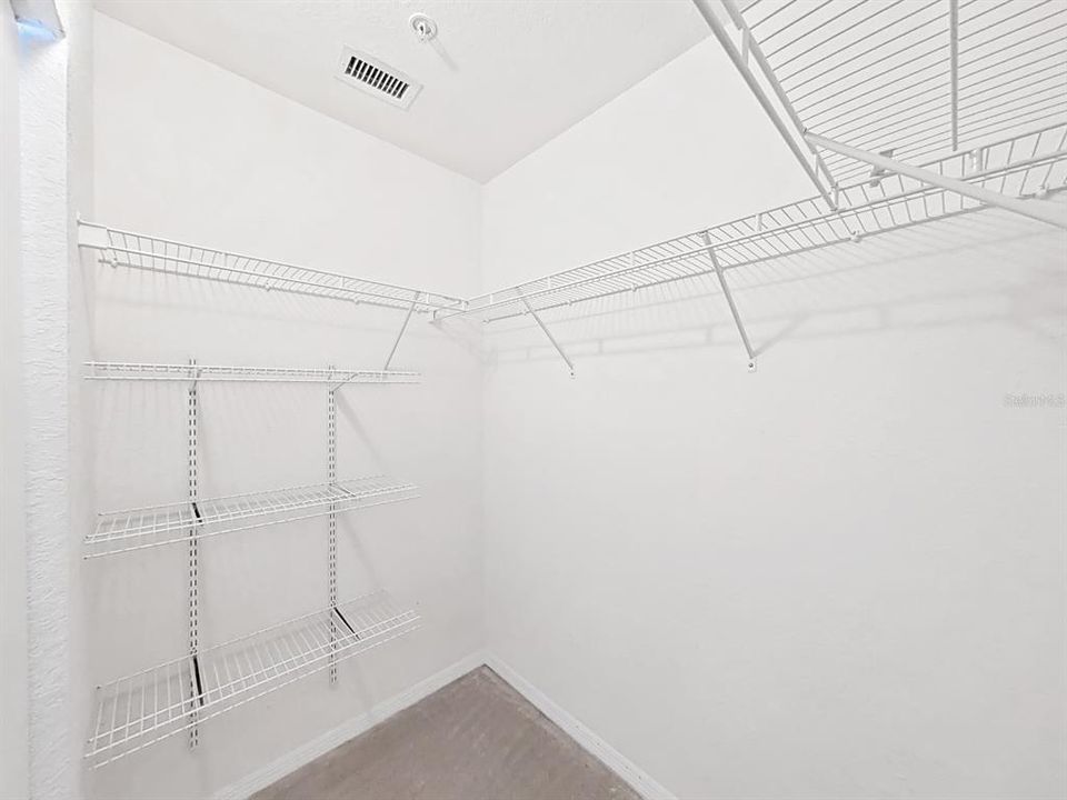 Под контрактом: $345,000 (3 спален, 3 ванн, 1961 Квадратных фут)