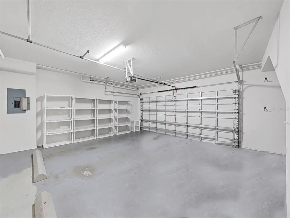 Под контрактом: $345,000 (3 спален, 3 ванн, 1961 Квадратных фут)