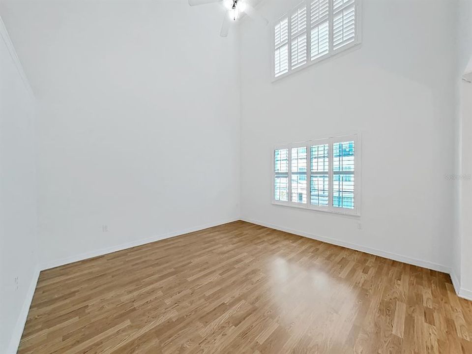 Под контрактом: $345,000 (3 спален, 3 ванн, 1961 Квадратных фут)