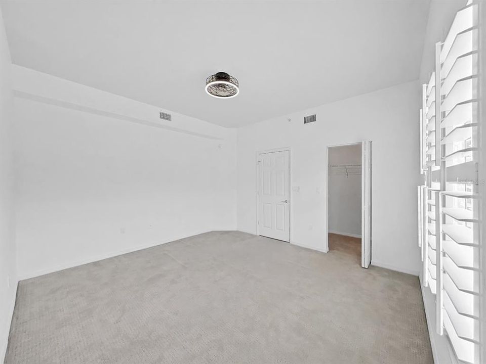 Под контрактом: $345,000 (3 спален, 3 ванн, 1961 Квадратных фут)