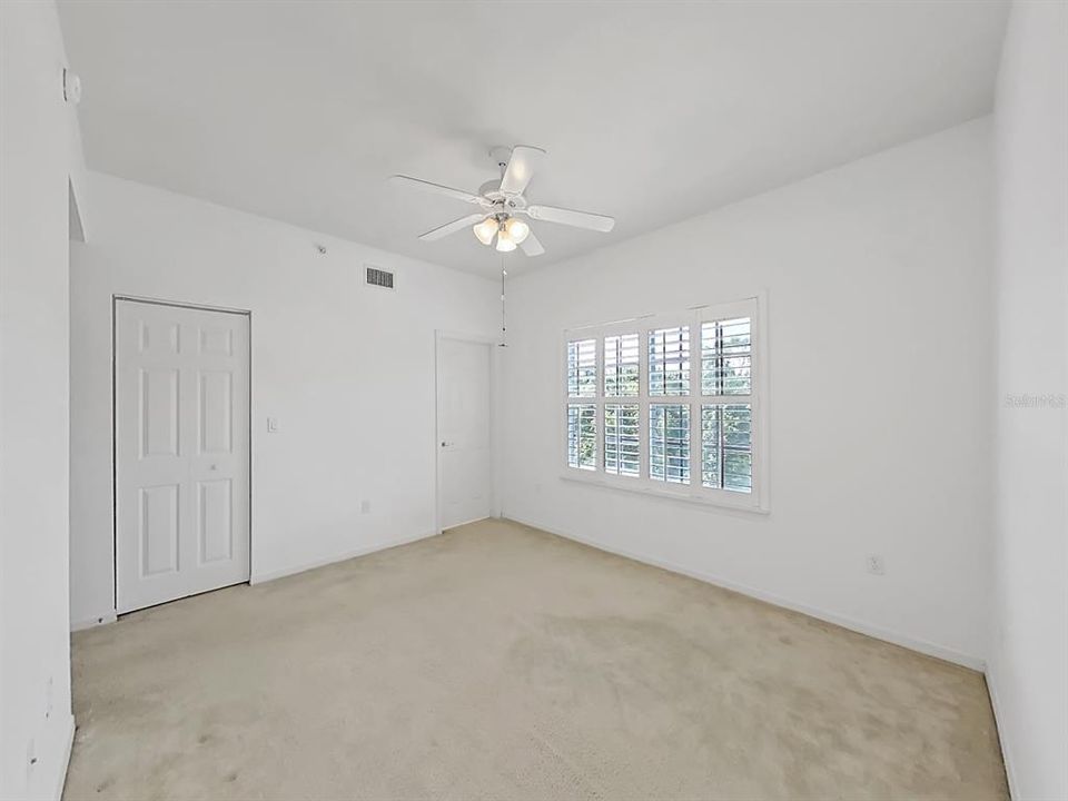 Под контрактом: $345,000 (3 спален, 3 ванн, 1961 Квадратных фут)