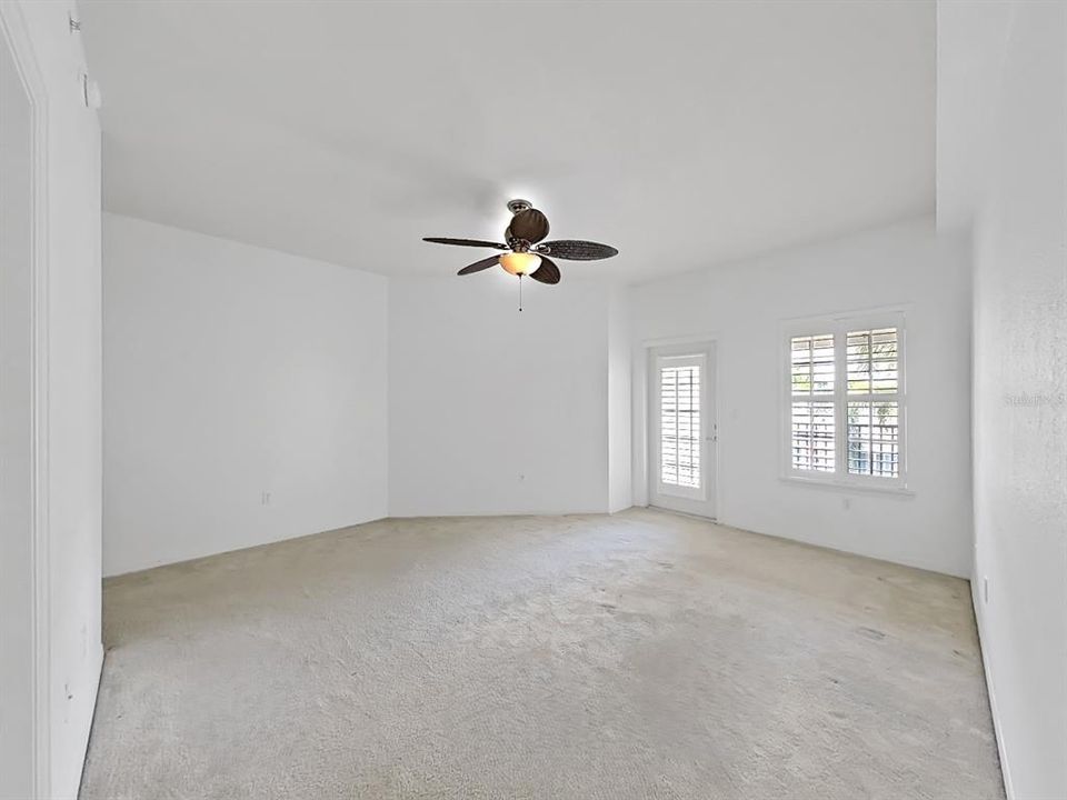 Под контрактом: $345,000 (3 спален, 3 ванн, 1961 Квадратных фут)