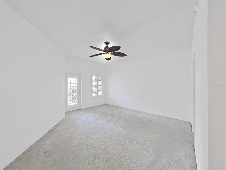 Под контрактом: $345,000 (3 спален, 3 ванн, 1961 Квадратных фут)