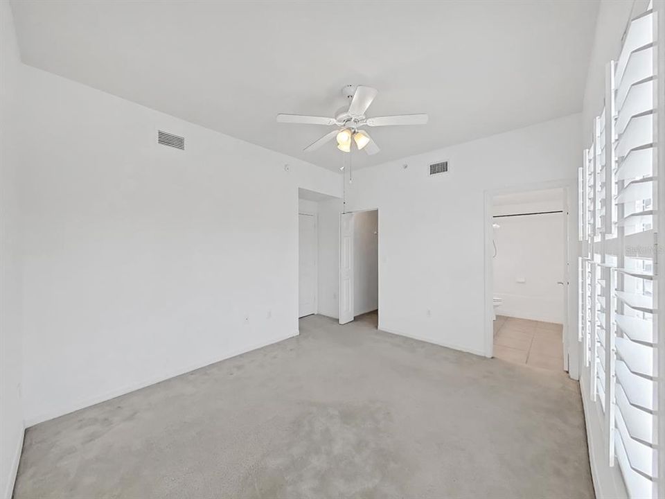 Под контрактом: $345,000 (3 спален, 3 ванн, 1961 Квадратных фут)