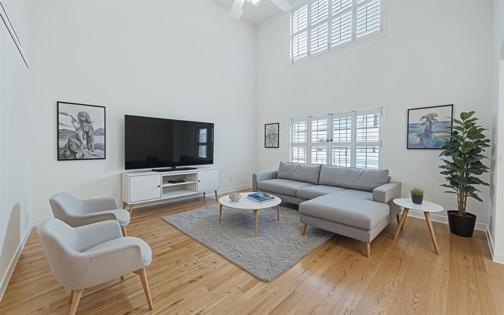 Под контрактом: $345,000 (3 спален, 3 ванн, 1961 Квадратных фут)