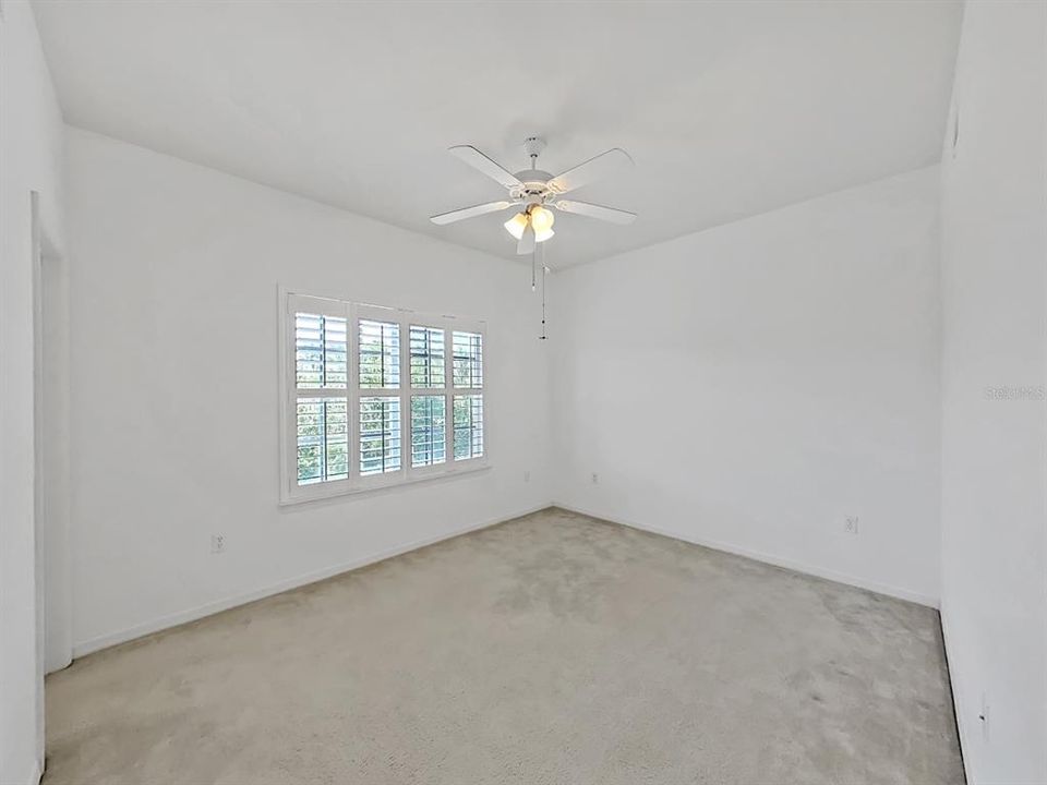 Под контрактом: $345,000 (3 спален, 3 ванн, 1961 Квадратных фут)