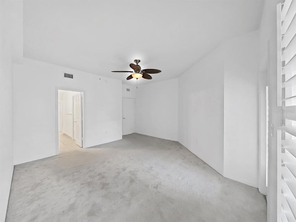 Под контрактом: $345,000 (3 спален, 3 ванн, 1961 Квадратных фут)