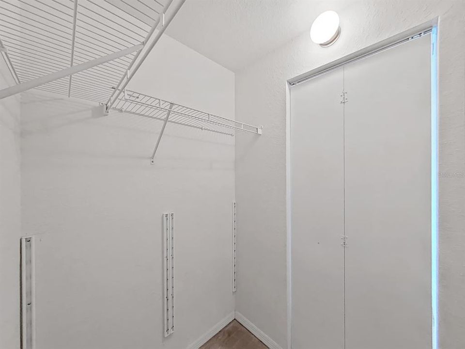 Под контрактом: $345,000 (3 спален, 3 ванн, 1961 Квадратных фут)