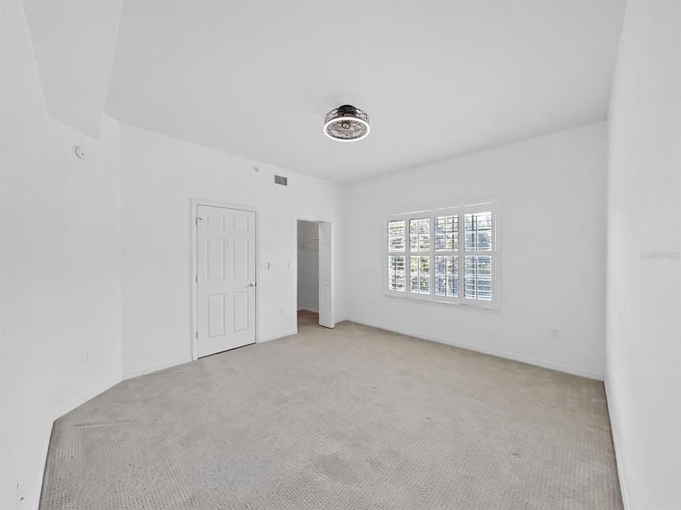 Под контрактом: $345,000 (3 спален, 3 ванн, 1961 Квадратных фут)