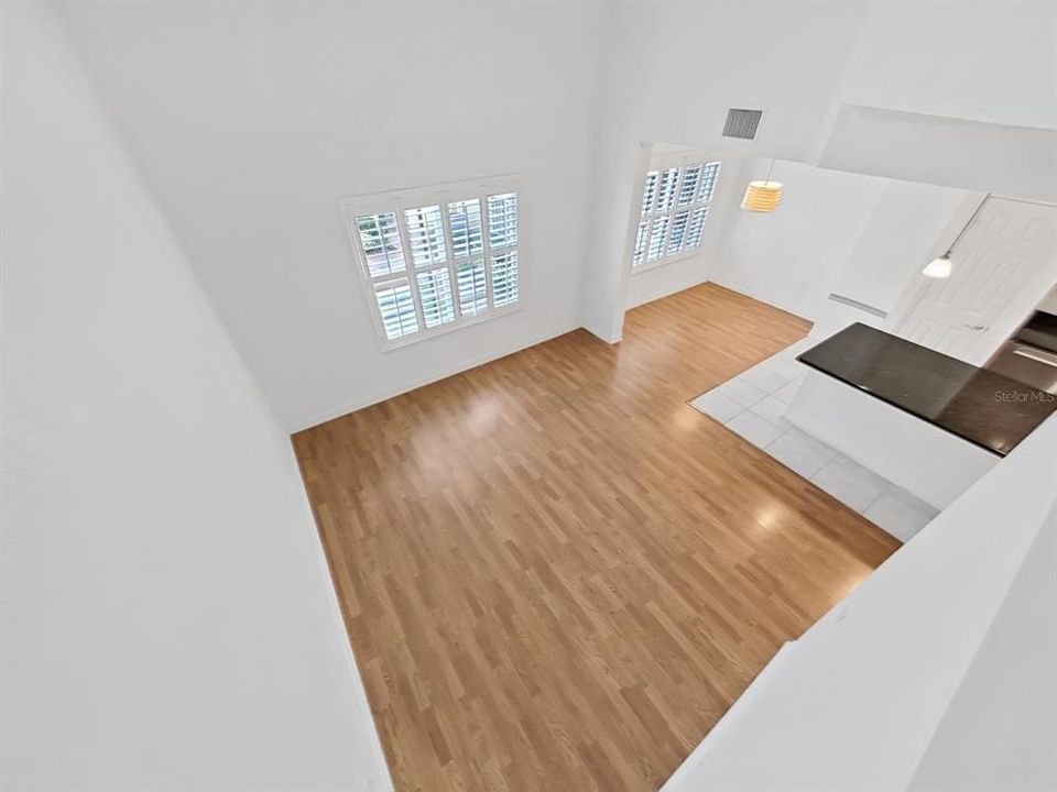 Под контрактом: $345,000 (3 спален, 3 ванн, 1961 Квадратных фут)