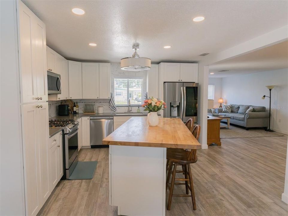 Active With Contract: $379,900 (3 beds, 2 baths, 1244 Square Feet)