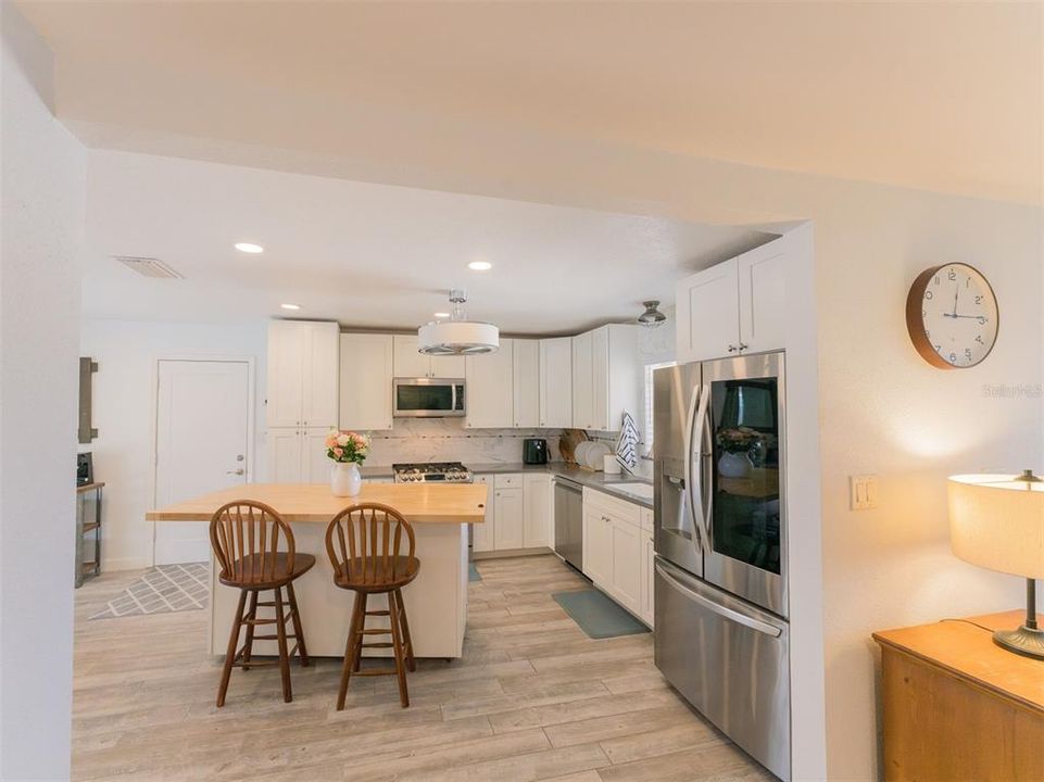 Active With Contract: $379,900 (3 beds, 2 baths, 1244 Square Feet)