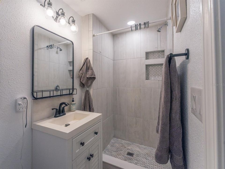 Active With Contract: $379,900 (3 beds, 2 baths, 1244 Square Feet)