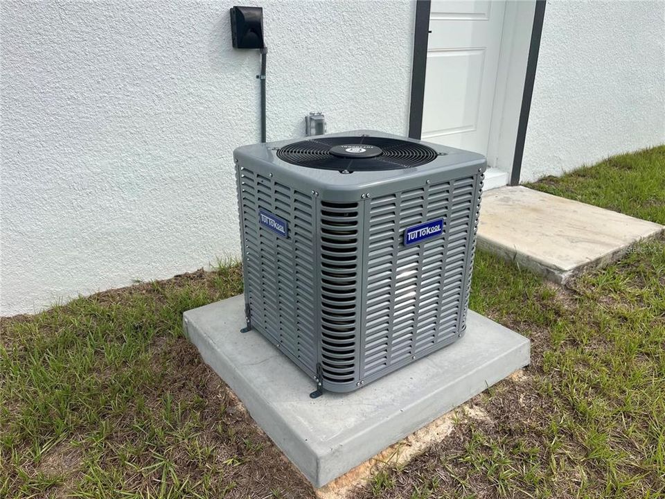 For Rent: $1,650 (3 beds, 2 baths, 1011 Square Feet)